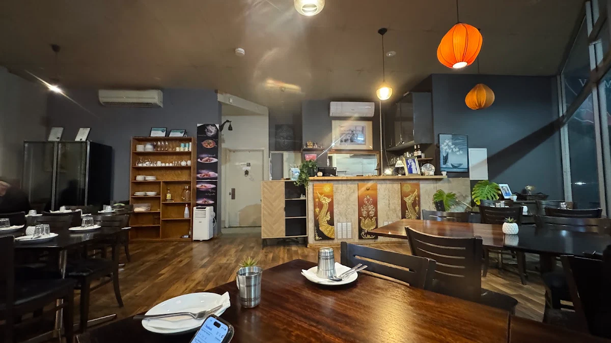 Vibe, Vermont Thai