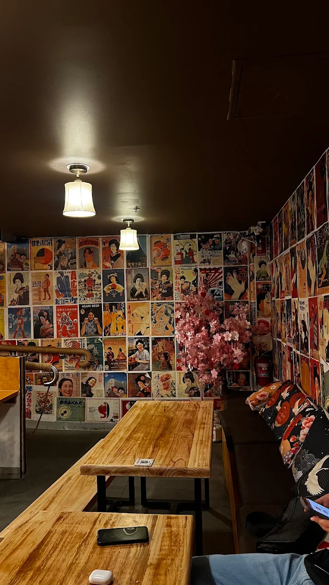 Vibe, Tokyo 7 Japanese Restaurant
