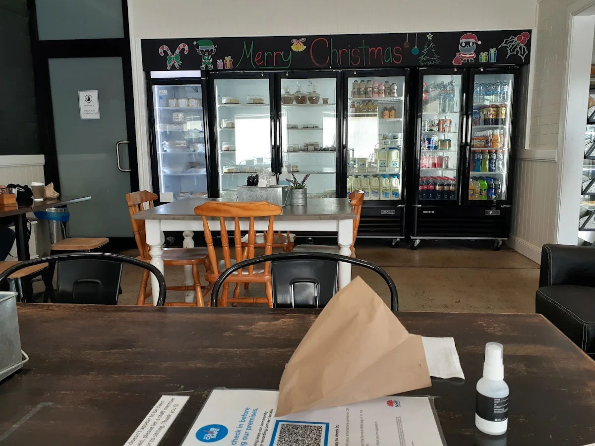 Vibe, Glen's Bakery Cafe
