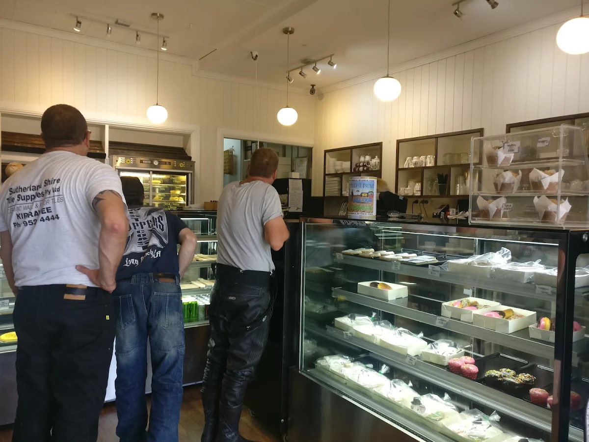 Vibe, Glen's Bakery Cafe
