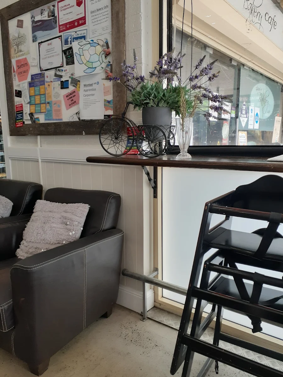 Vibe, Glen's Bakery Cafe