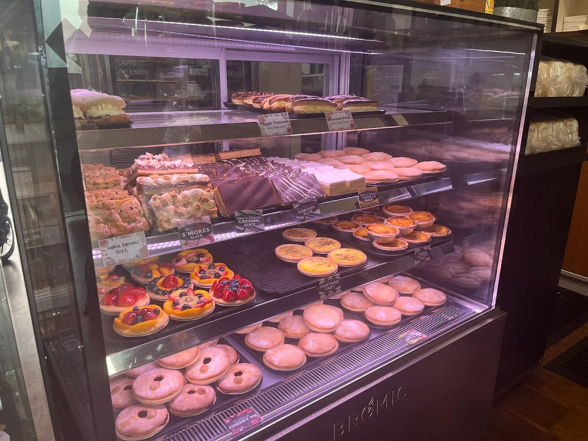 Vibe, Glen's Bakery Cafe