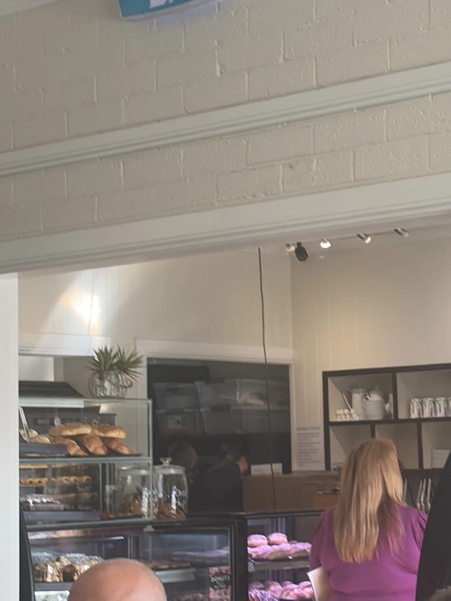 Vibe, Glen's Bakery Cafe