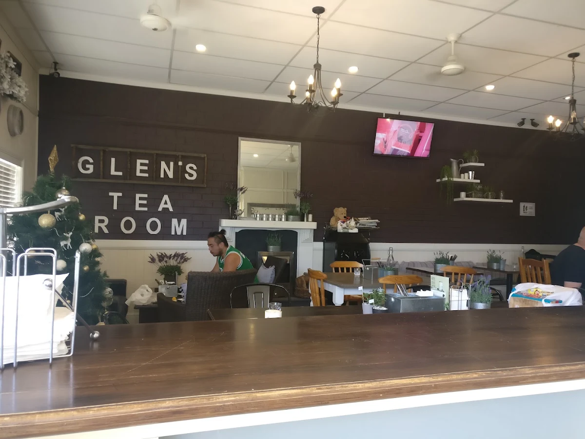 Vibe, Glen's Bakery Cafe