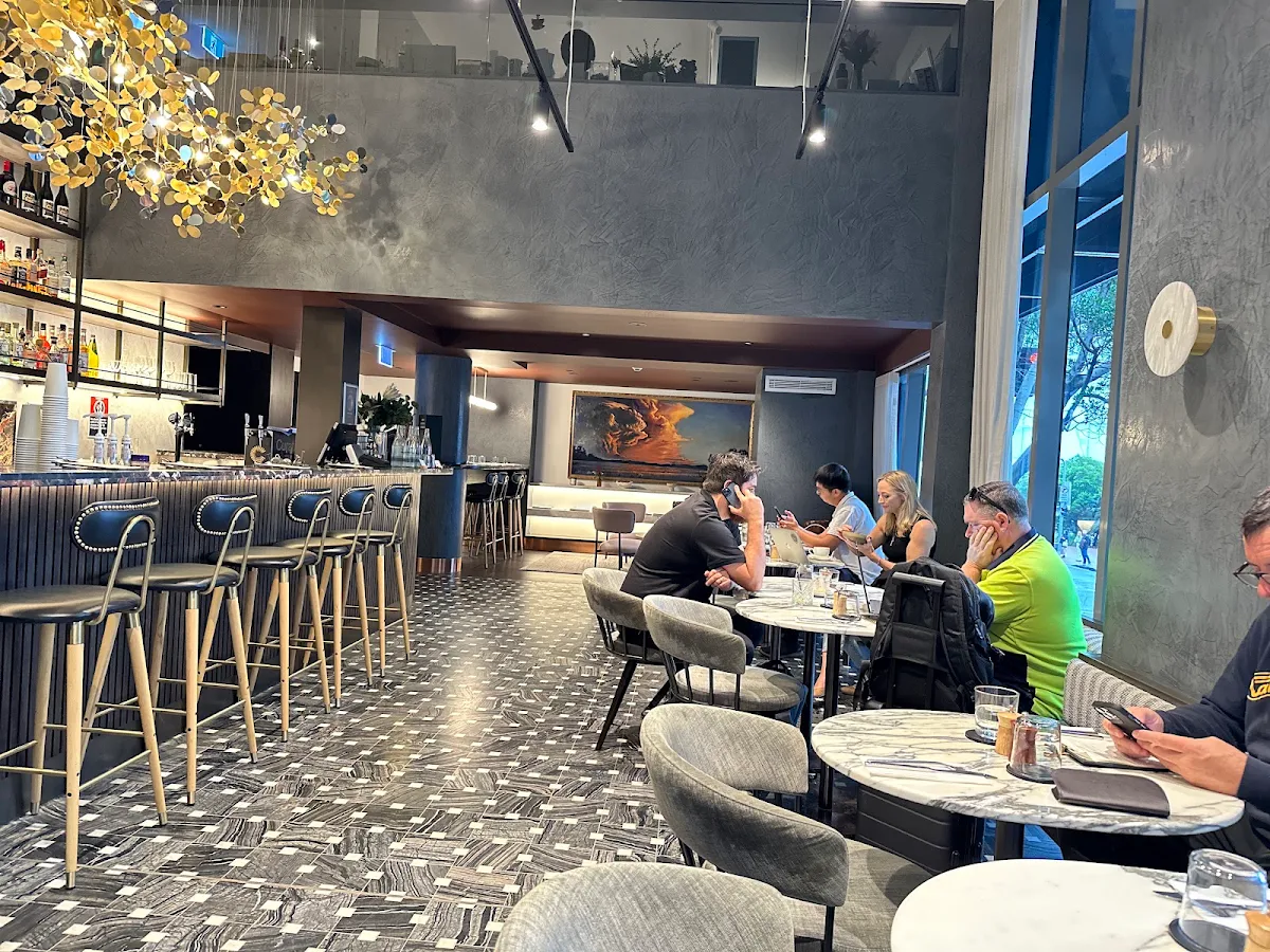 Vibe, Wayfarer’s Bar & Café