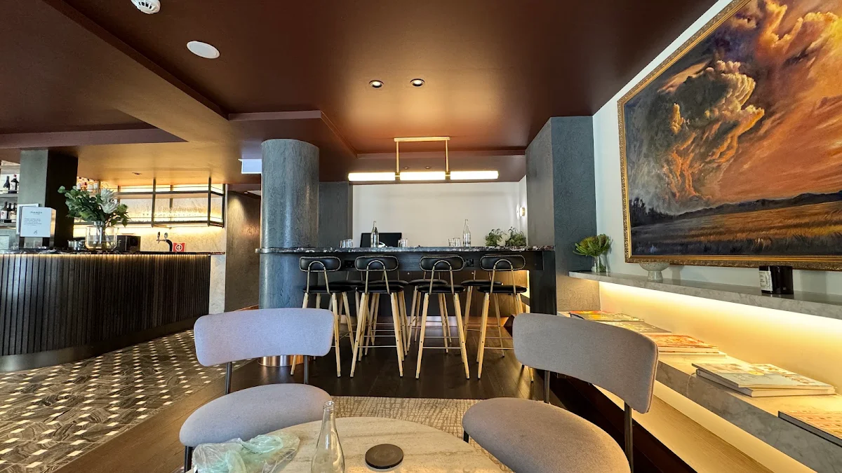 Vibe, Wayfarer’s Bar & Café
