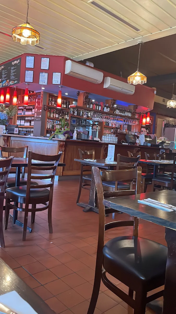 Vibe, Leo's Spaghetti Bar