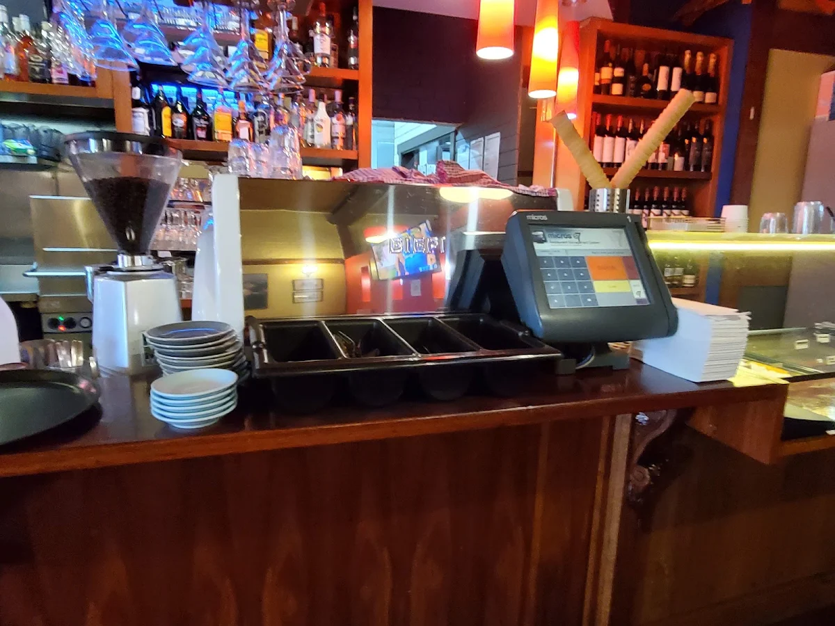 Vibe, Leo's Spaghetti Bar