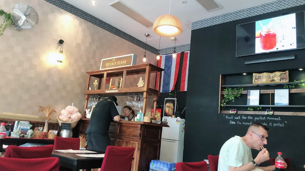 Vibe, Khao Siam Thai