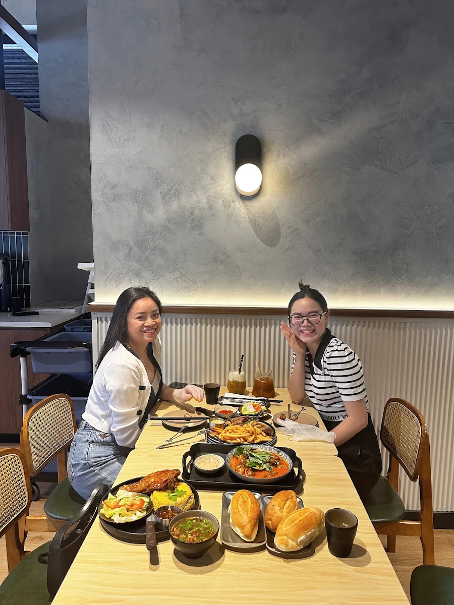 Vibe, Chảo's Bistro - Chinatown