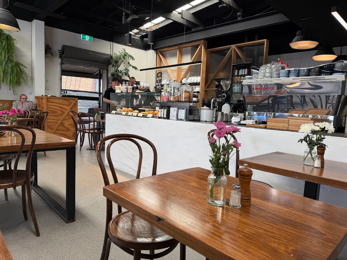 Vibe, Double Roasters Cafe