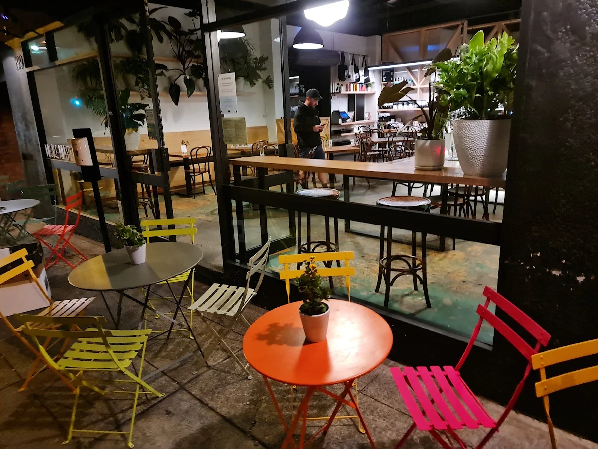 Vibe, Double Roasters Cafe