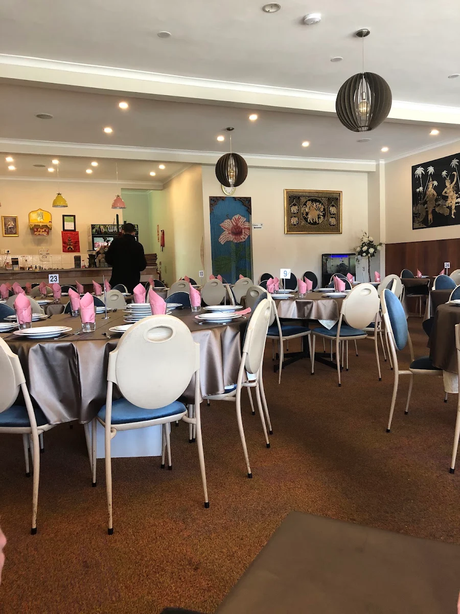 Vibe, (Location at Unanderra) Coastal Thai Restaurant