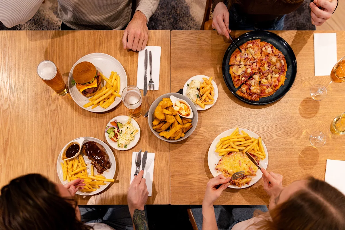 Food & drink, Midway Tavern