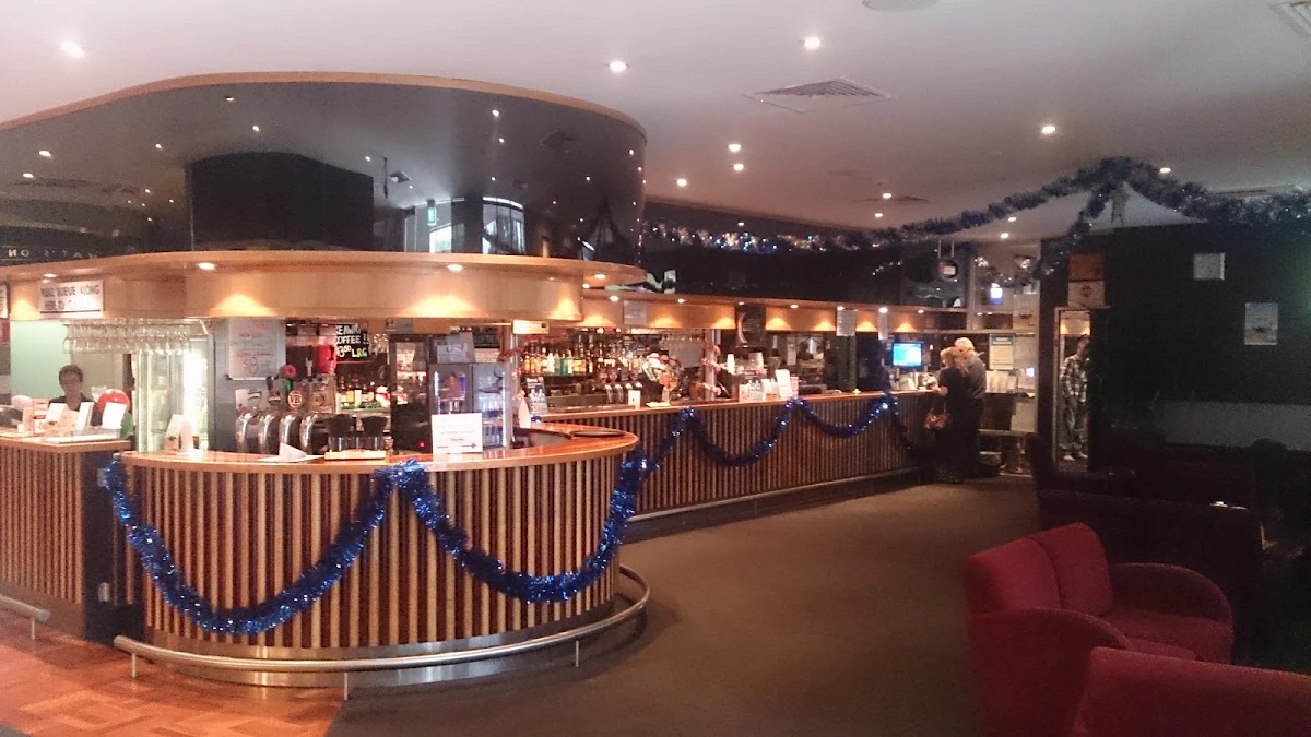 Vibe, Midway Tavern