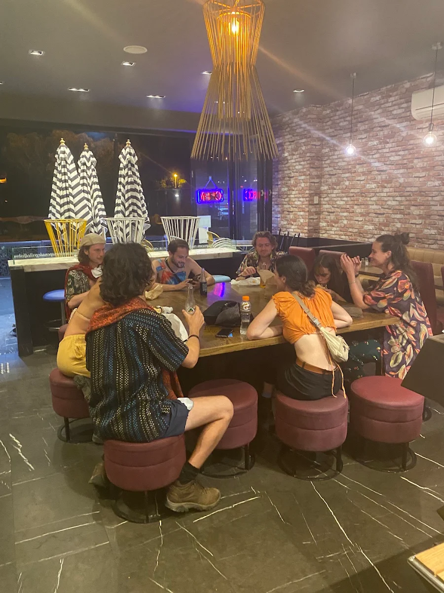 Vibe, The Burger Lounge