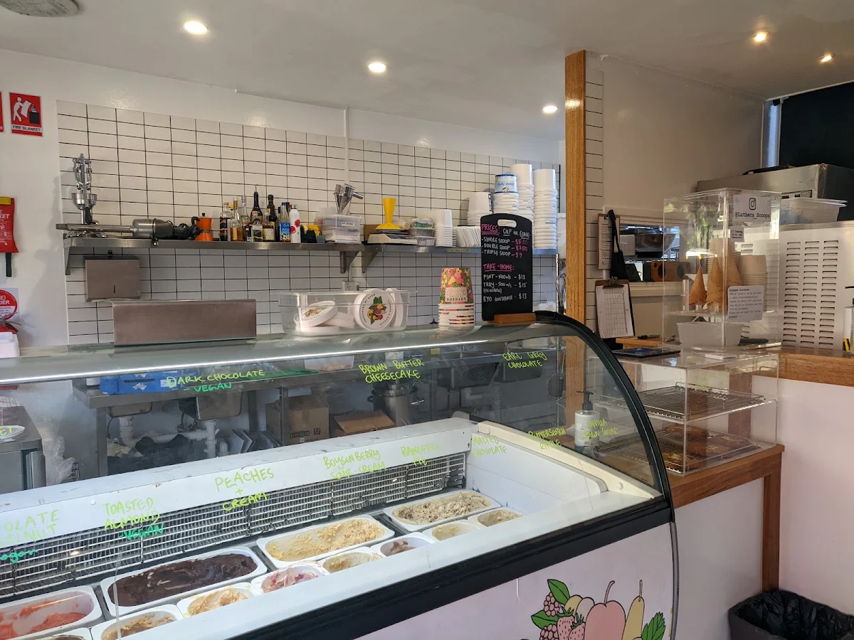 Vibe, Luther's Scoops
