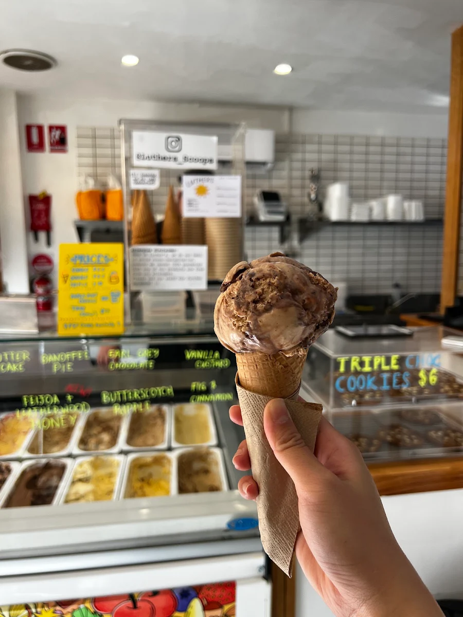 Vibe, Luther's Scoops
