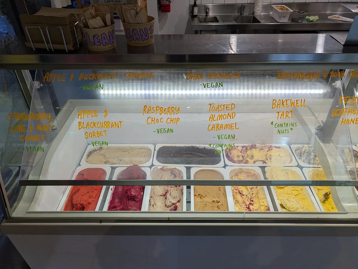 Vibe, Luther's Scoops