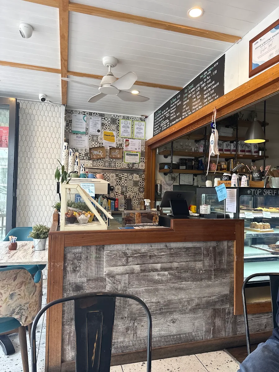 Vibe, Saltwater Cafe
