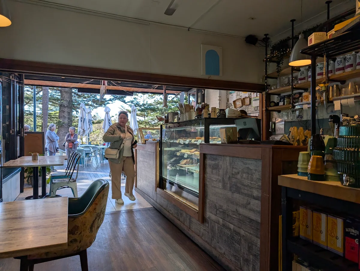 Vibe, Saltwater Cafe