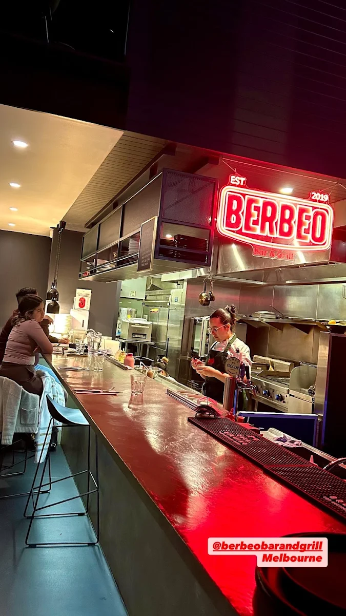Vibe, Berbeo Bar & Grill