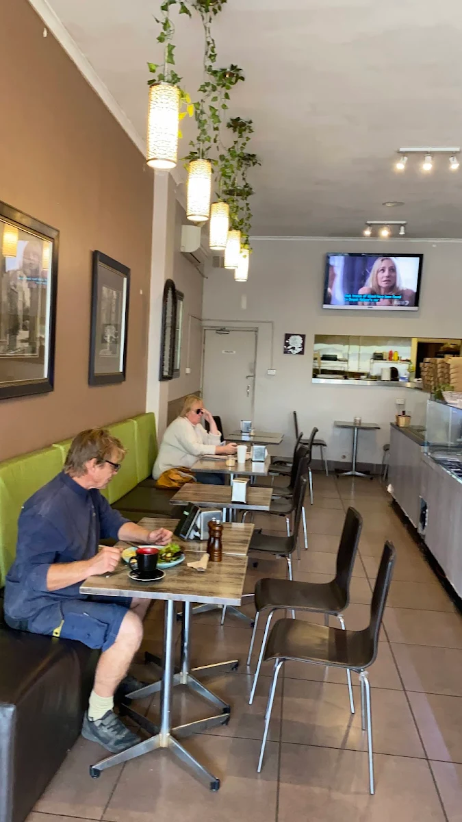 Vibe, Caffetteria 295