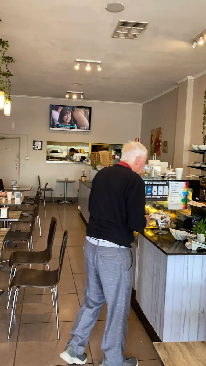 Vibe, Caffetteria 295