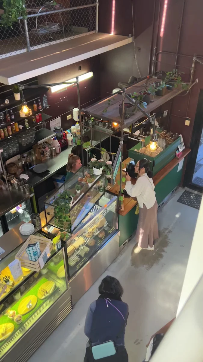 Vibe, Lil-Ego Cafe