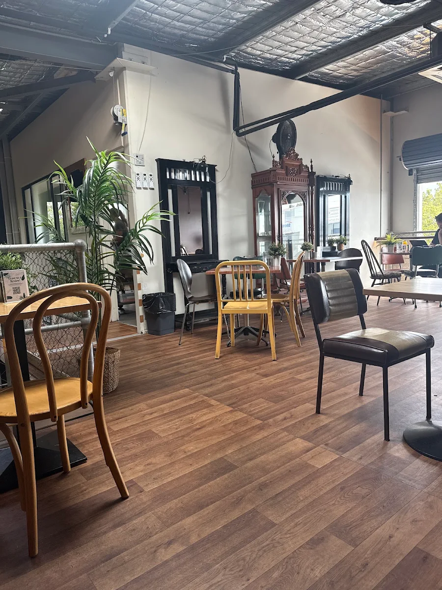 Vibe, Lil-Ego Cafe