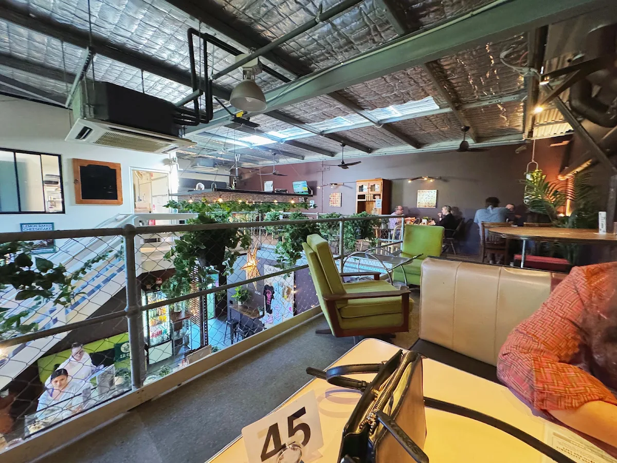 Vibe, Lil-Ego Cafe