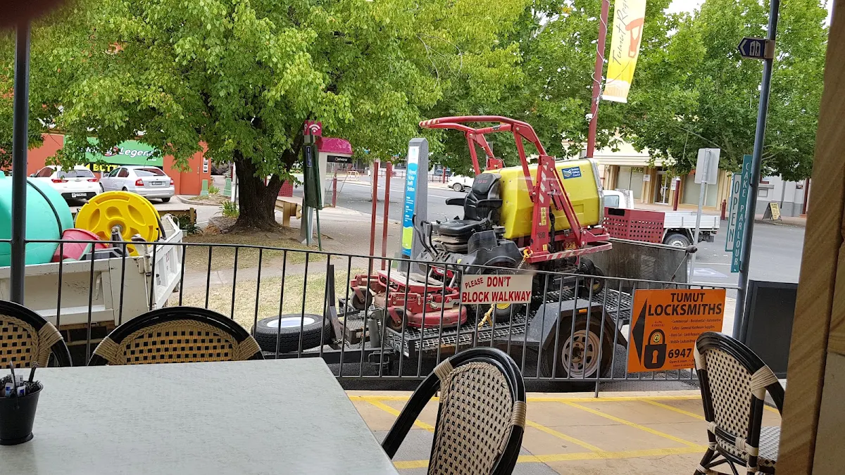 Vibe, Tumut's "Pie in the Sky" Bakery