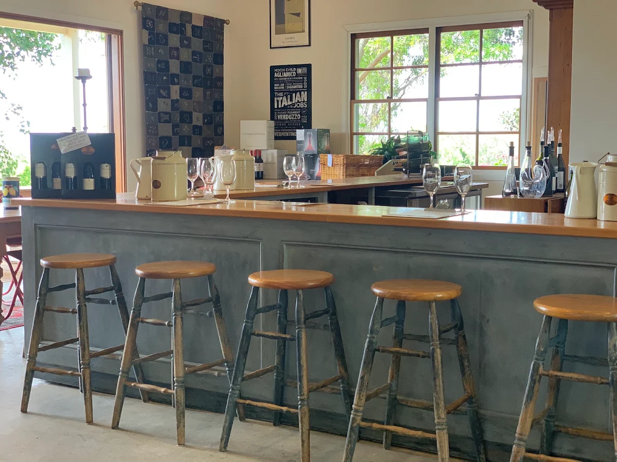 Vibe, Bistro Molines