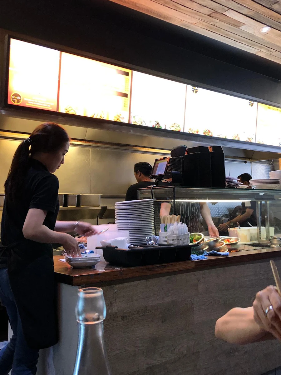 Vibe, Noodle Inn Asian Fusion