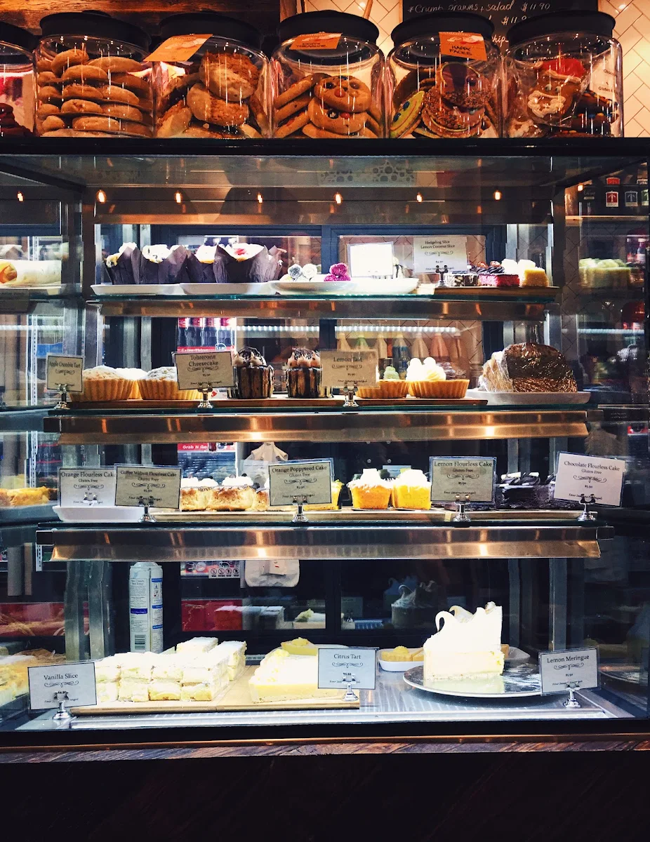 Vibe, Four Seasons Café