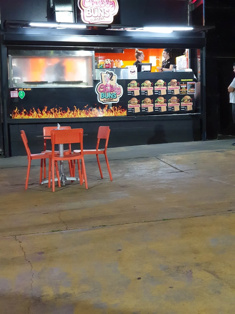 Vibe, Chubby Buns Burgers Lansvale