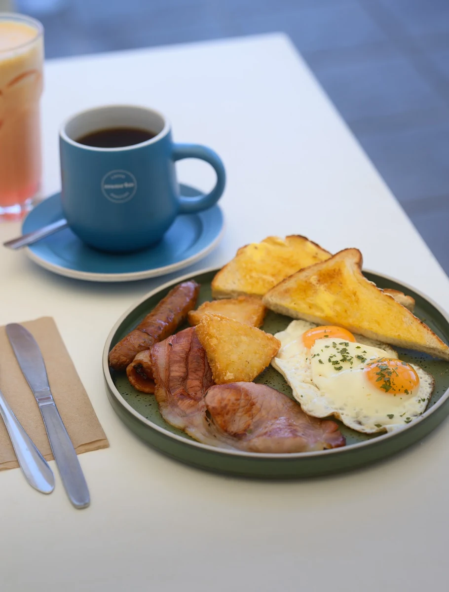 Food & drink, CAFE 4 U