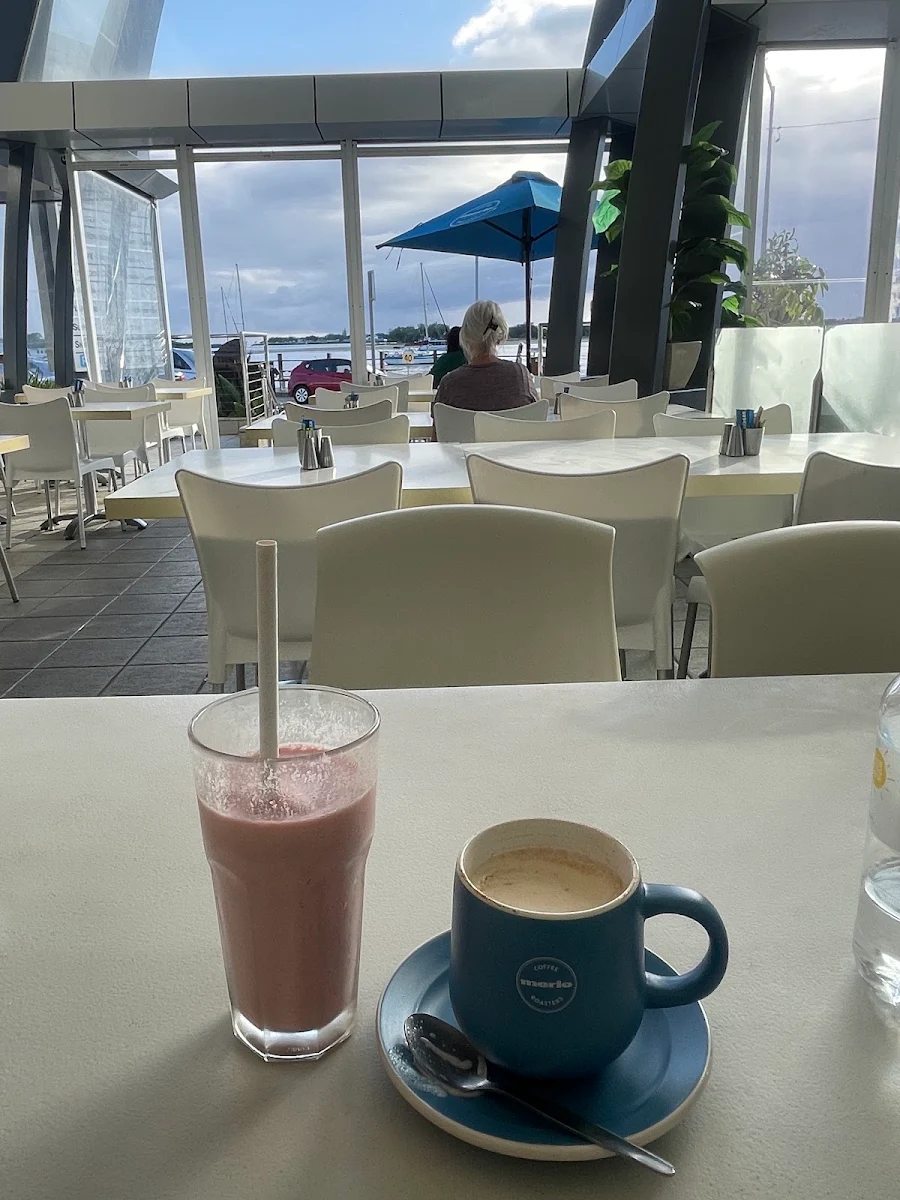 Food & drink, CAFE 4 U