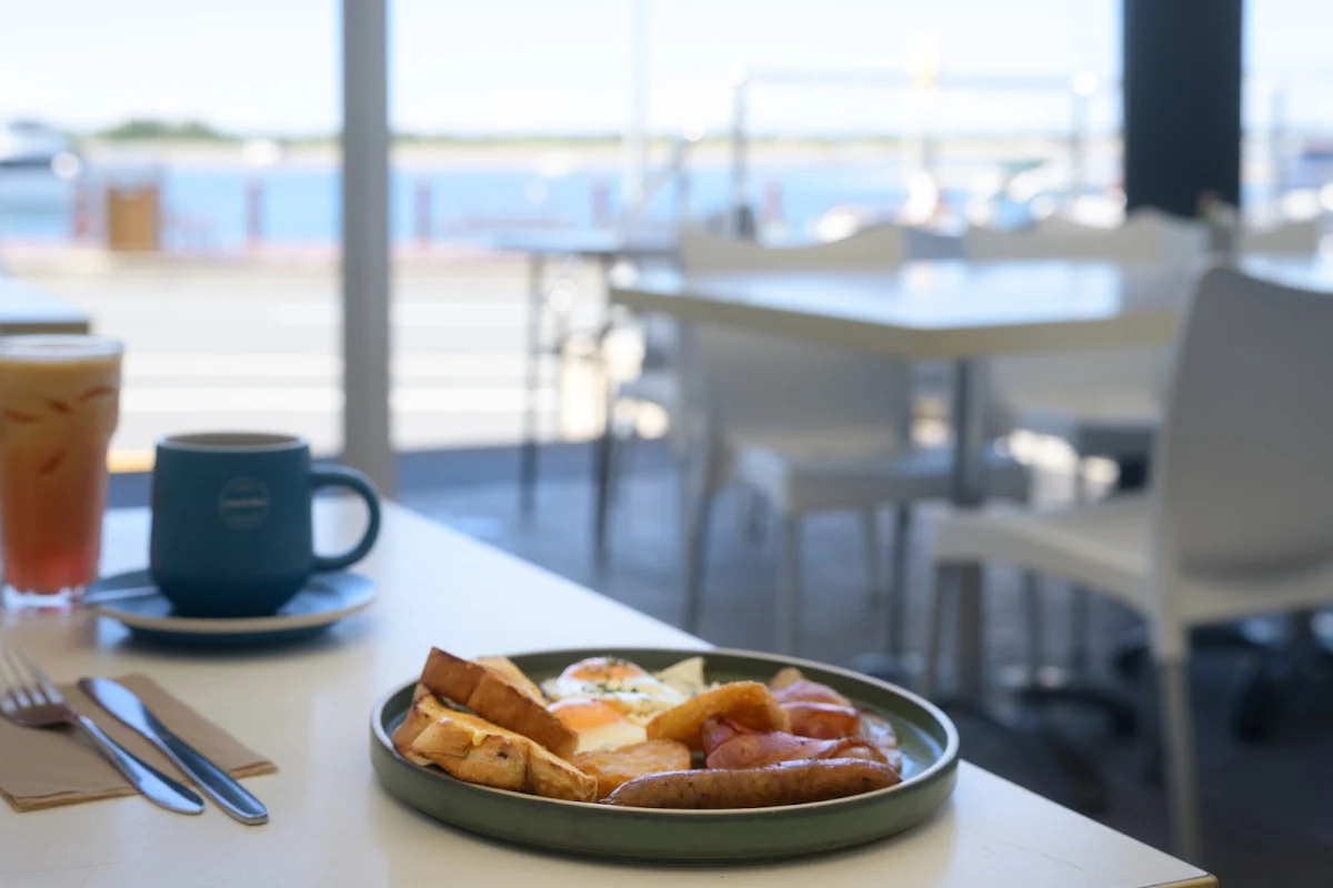Food & drink, CAFE 4 U