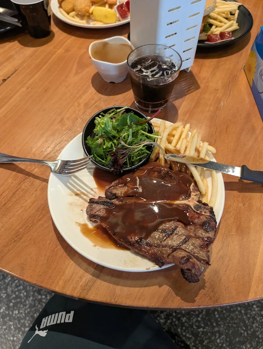 Food & drink, Eastwood Hotel
