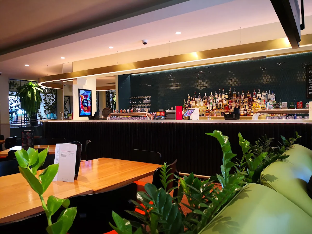 Vibe, Eastwood Hotel