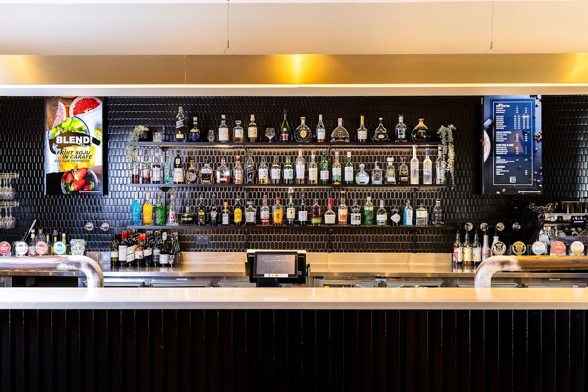 Vibe, Eastwood Hotel