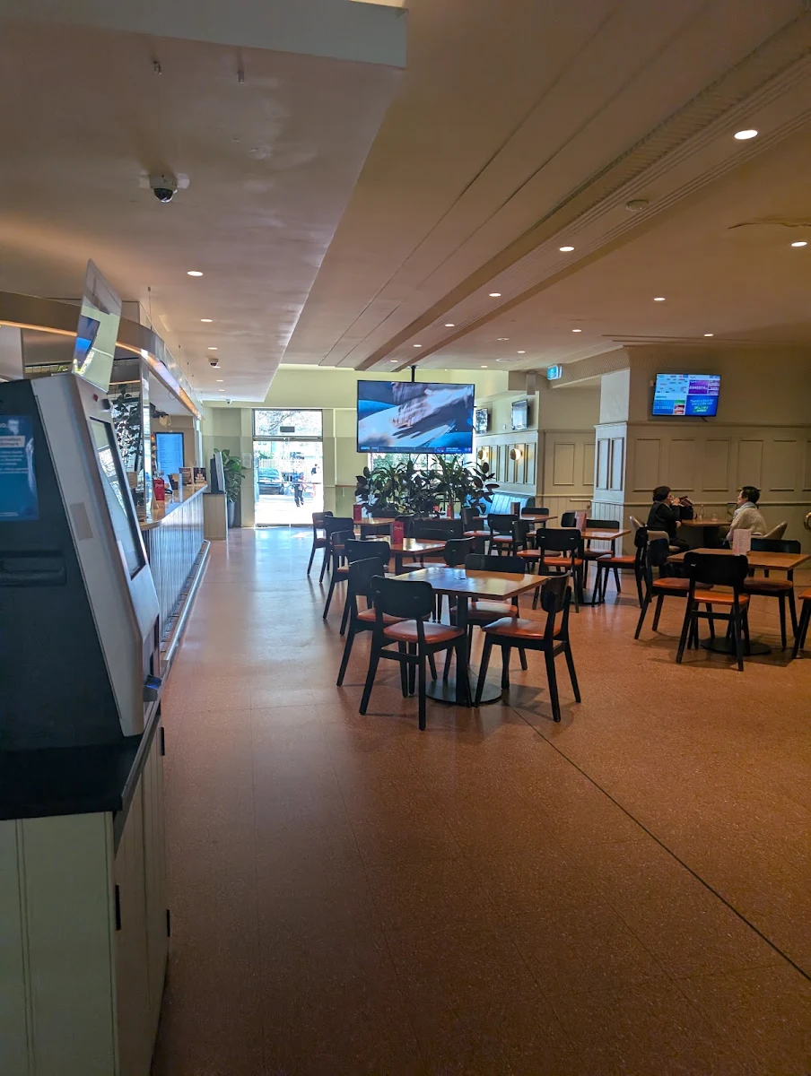 Vibe, Eastwood Hotel