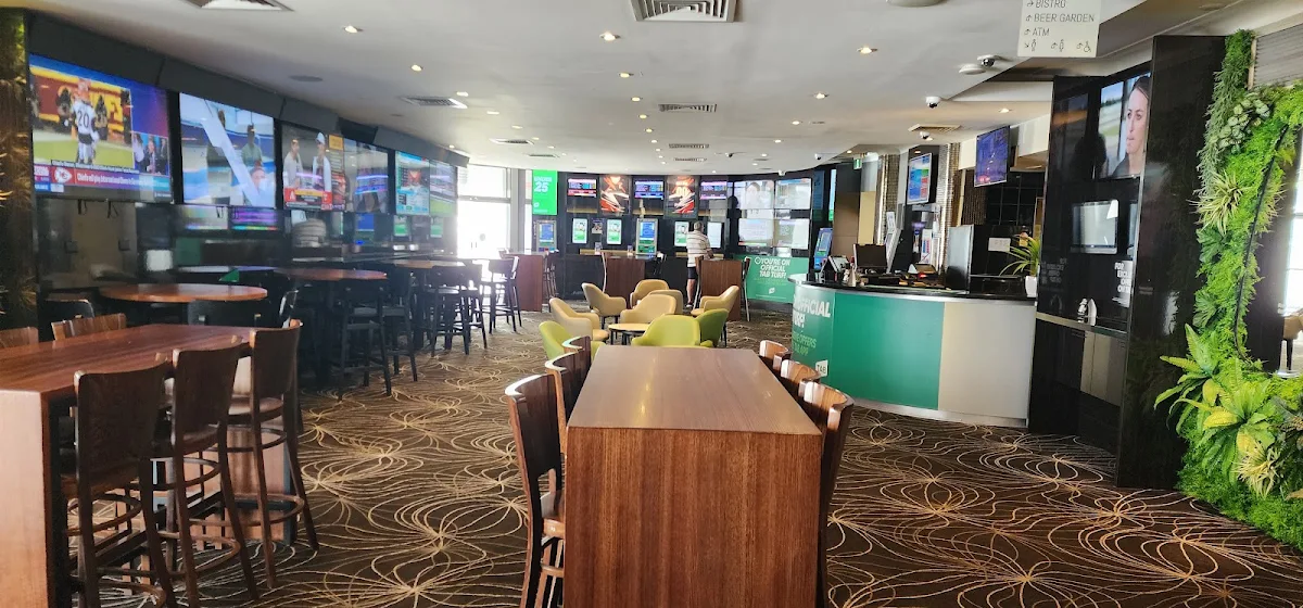 Vibe, Eastwood Hotel
