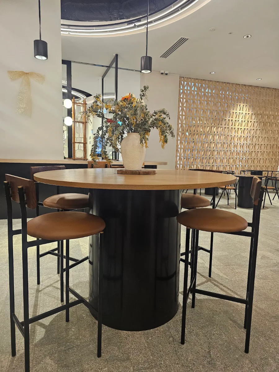 Vibe, POMPOM CAFE