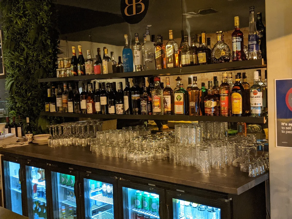 Vibe, Bar 38