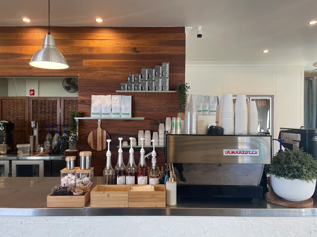 Vibe, Caramel Cafe