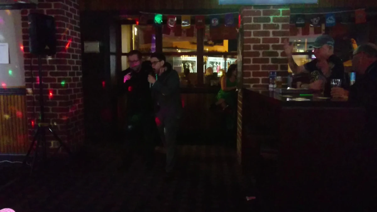 Vibe, Alderley Arms Hotel