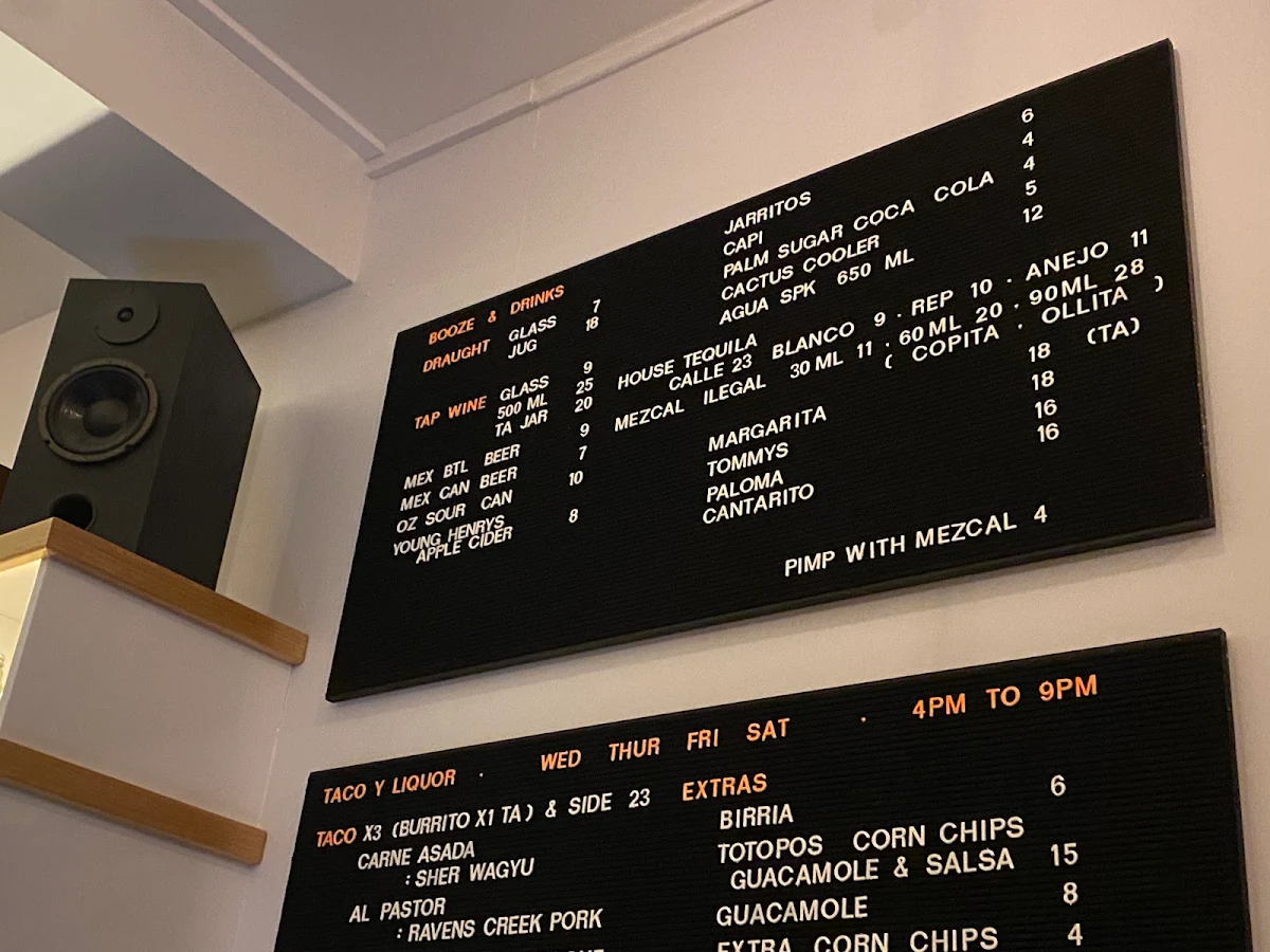 Menu, Tacos y Liquor