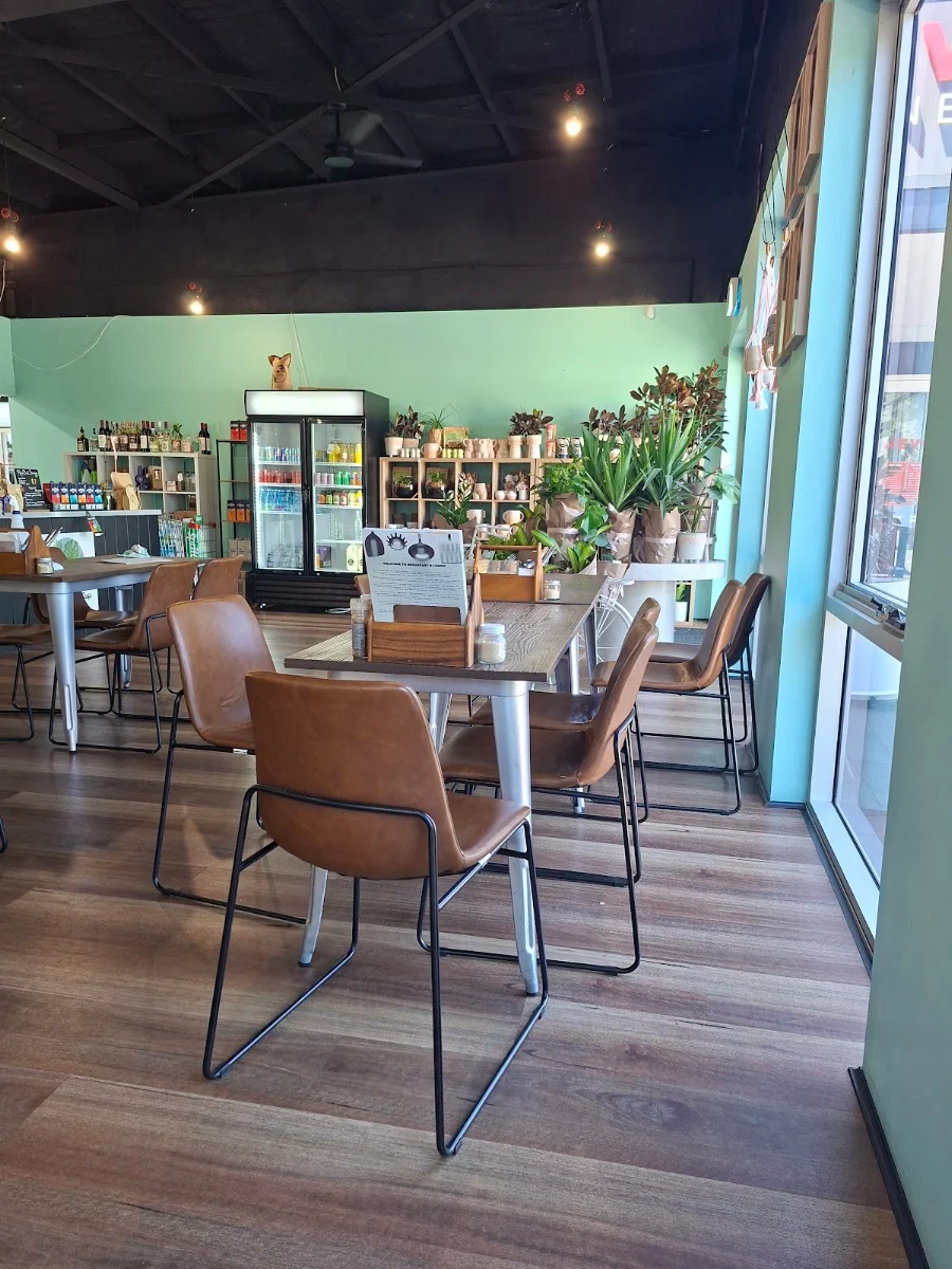 Vibe, Cascades Cafe